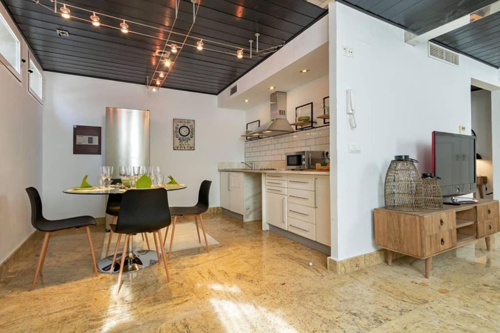 Апартаменты Becas Alameda Duplex By Valcambre Севилья Экстерьер фото