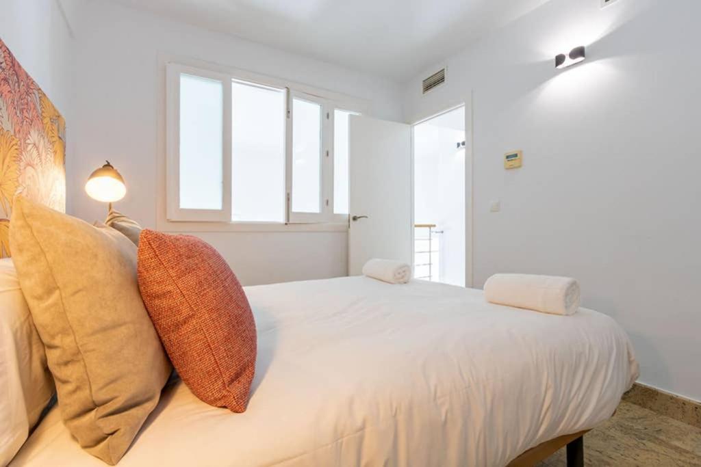 Апартаменты Becas Alameda Duplex By Valcambre Севилья Экстерьер фото